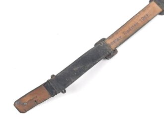 Lackleder Riemen für eine Schirmmütze für Mannschaften III.Reich. Ungereinigt. Gesamtlänge 33,5cm