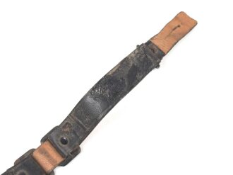 Lackleder Riemen für eine Schirmmütze für Mannschaften III.Reich. Ungereinigt. Gesamtlänge 28,5cm