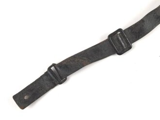 Lackleder Riemen für eine Schirmmütze für Mannschaften III.Reich. Ungereinigt. Gesamtlänge 32cm