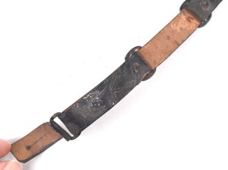 Lackleder Riemen für eine Schirmmütze für Mannschaften III.Reich. Ungereinigt. Gesamtlänge 29cm