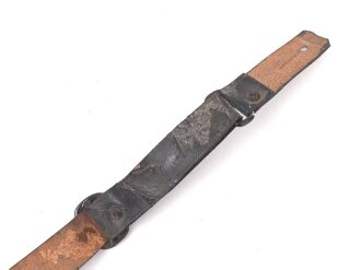 Lackleder Riemen für eine Schirmmütze für Mannschaften III.Reich. Ungereinigt. Gesamtlänge 29cm