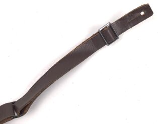 Brauner Lederriemen für eine Schaftmütze III.Reich. Ungereinigt. Gesamtlänge 32cm