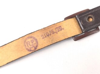 Brauner Riemen aus Ersatzmaterial für eine Schaftmütze III.Reich. Ungereinigt. Gesamtlänge 33cm