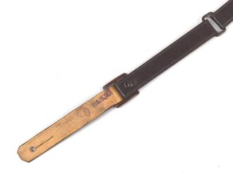 Brauner Riemen aus Ersatzmaterial für eine Schaftmütze III.Reich. Ungereinigt. Gesamtlänge 33cm