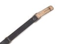 Schwarzer Lederriemen für eine Schaftmütze der Allgemeinen SS. Ungereinigt. Gesamtlänge 28,5cm
