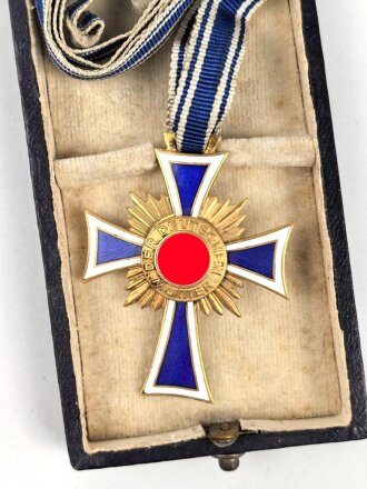 Ehrenkreuz der Deutschen Mutter in gold. Sehr guter Zustand, am langen Band, im Verleihungsetui von Zimmermann Pforzheim