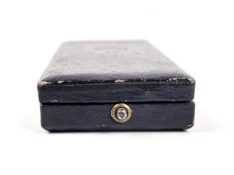 Ehrenkreuz der Deutschen Mutter in gold. Sehr guter Zustand, am langen Band, im Verleihungsetui von Zimmermann Pforzheim