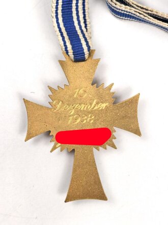 Ehrenkreuz der Deutschen Mutter in gold. Sehr guter Zustand, am langen Band, im Verleihungsetui von Zimmermann Pforzheim
