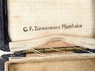 Ehrenkreuz der Deutschen Mutter in gold. Sehr guter Zustand, am langen Band, im Verleihungsetui von Zimmermann Pforzheim
