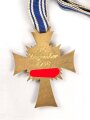 Ehrenkreuz der Deutschen Mutter in gold. Sehr guter Zustand, am langen Band, im Verleihungsetui von Zimmermann Pforzheim