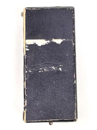 Ehrenkreuz der Deutschen Mutter in gold. Defektes Stück, am langen Band, im Verleihungsetui von Türk´s Witwe, Wien