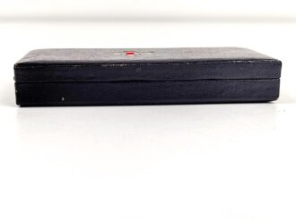 Ehrenkreuz der Deutschen Mutter in gold. Sehr guter Zustand, am langen Band, im Verleihungsetui von Zimmermann Pforzheim