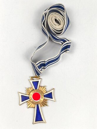 Ehrenkreuz der Deutschen Mutter in gold. Sehr guter Zustand, am langen Band, im Verleihungsetui von Zimmermann Pforzheim