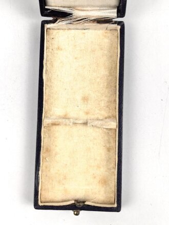 Ehrenkreuz der Deutschen Mutter in gold. Sehr guter Zustand, am langen Band, im Verleihungsetui von Zimmermann Pforzheim