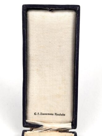 Ehrenkreuz der Deutschen Mutter in gold. Sehr guter Zustand, am langen Band, im Verleihungsetui von Zimmermann Pforzheim