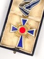 Ehrenkreuz der Deutschen Mutter in gold. Sehr guter Zustand, am langen Band, im Verleihungsetui von Zimmermann Pforzheim