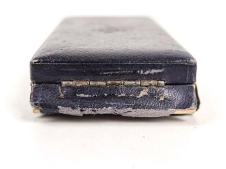 Verleihungsetui zum Ehrenkreuz der Deutschen Mutter in gold. defekt