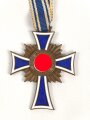 Ehrenkreuz der Deutschen Mutter in bronze. Sehr guter Zustand, am  Band