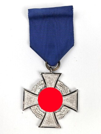 Treudienst Ehrenzeichen für 25 Jahre. Guter Zustand, am Band mit Tragenadel. Im Etui von " Friedrich Keller Metallschmuckfabrik Oberstein"