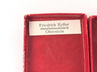 Treudienst Ehrenzeichen für 25 Jahre. Guter Zustand, am Band mit Tragenadel. Im Etui von " Friedrich Keller Metallschmuckfabrik Oberstein"