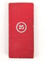 Treudienst Ehrenzeichen für 25 Jahre. Guter Zustand, am Band mit Tragenadel. Im Etui von " Friedrich Keller Metallschmuckfabrik Oberstein"