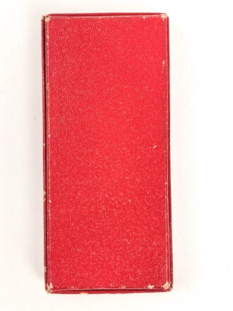 Treudienst Ehrenzeichen für 25 Jahre. Guter Zustand, am Band mit Tragenadel. Im Etui von " Friedrich Keller Metallschmuckfabrik Oberstein"