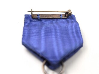 Treudienst Ehrenzeichen für 25 Jahre. Guter Zustand, am Band mit Tragenadel. Im Etui von " Friedrich Keller Metallschmuckfabrik Oberstein"