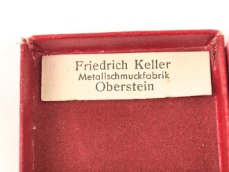 Treudienst Ehrenzeichen für 25 Jahre. Guter Zustand, am Band mit Tragenadel. Im Etui von " Friedrich Keller Metallschmuckfabrik Oberstein"