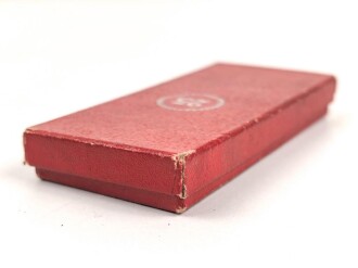 Treudienst Ehrenzeichen für 25 Jahre. Guter Zustand, am Band mit Tragenadel. Im Etui von " Friedrich Keller Metallschmuckfabrik Oberstein"