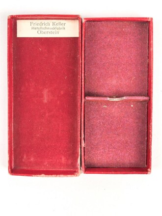 Treudienst Ehrenzeichen für 25 Jahre. Guter Zustand, am Band mit Tragenadel. Im Etui von " Friedrich Keller Metallschmuckfabrik Oberstein"