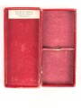 Treudienst Ehrenzeichen für 25 Jahre. Guter Zustand, am Band mit Tragenadel. Im Etui von " Friedrich Keller Metallschmuckfabrik Oberstein"
