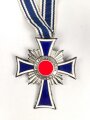 Ehrenkreuz der Deutschen Mutter in silber. Sehr guter Zustand, am  Band