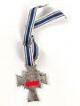 Ehrenkreuz der Deutschen Mutter in silber. Sehr guter Zustand, am  Band