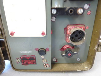 NVA Tornisterfunkgerät R-108D mit Sendeverstärker, Trageriemen und Kopfhörer. Originallack, Optisch einwandfrei, Funktion nicht geprüft