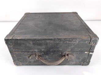 U.S. Army, Transportkasten höchstwahrscheinlich aus der Zeit des 2. Weltkrieg. Sc hwarz überlackiertes Stück, 39 x 43 x 19,5cm