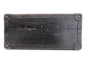 U.S. Army, Transportkasten höchstwahrscheinlich aus der Zeit des 2. Weltkrieg. Sc hwarz überlackiertes Stück, 39 x 43 x 19,5cm