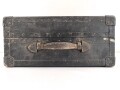 U.S. Army, Transportkasten höchstwahrscheinlich aus der Zeit des 2. Weltkrieg. Sc hwarz überlackiertes Stück, 39 x 43 x 19,5cm