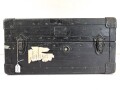 U.S. Army, Transportkasten höchstwahrscheinlich aus der Zeit des 2. Weltkrieg. Sc hwarz überlackiertes Stück, 39 x 43 x 19,5cm
