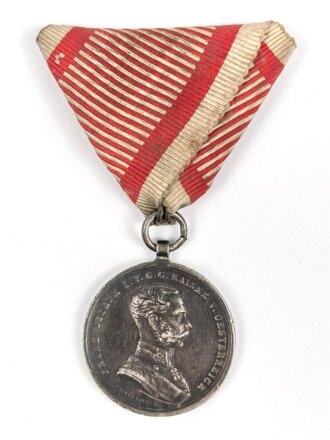 k.u.k. Österreich, kleine silberneTapferkeitsmedaille , Franz Joseph I., an Dreiecksband