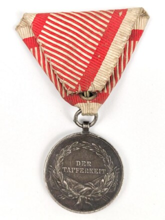 k.u.k. Österreich, kleine silberneTapferkeitsmedaille , Franz Joseph I., an Dreiecksband
