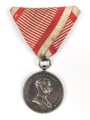 k.u.k. Österreich, kleine silberneTapferkeitsmedaille , Franz Joseph I., an Dreiecksband