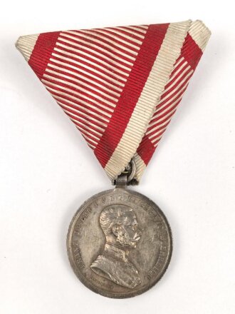 k.u.k. Österreich, kleine silberneTapferkeitsmedaille , Franz Joseph I., an Dreiecksband