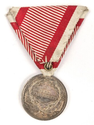 k.u.k. Österreich, kleine silberneTapferkeitsmedaille , Franz Joseph I., an Dreiecksband