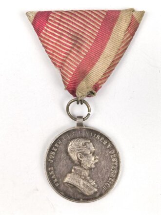 k.u.k. Österreich, kleine silberneTapferkeitsmedaille , Franz Joseph I., an Dreiecksband