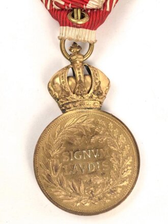 k.u.k. Österreich, Bronzene Militärverdienstmedaille "Signum Laudis" , Franz Joseph I. , an Dreiecksband, mit Schwerterauflage