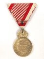 k.u.k. Österreich, Bronzene Militärverdienstmedaille "Signum Laudis" , 1916, Kaiser Karl , an Dreiecksband mit Schwerterauflage