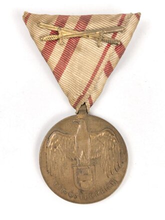 Österreich,  Kriegserinnerungsmedaille 1914-1918, an Dreiecksband mit Schwerterauflage