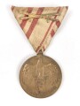 Österreich,  Kriegserinnerungsmedaille 1914-1918, an Dreiecksband mit Schwerterauflage