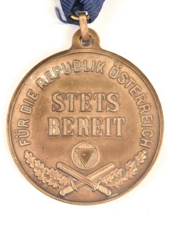 Österreich Bundesheer,  Wehrdienstmedaille in gold, an Dreiecksband