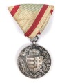 Ungarn, Weltkriegs Erinnerungsmedaille 1914-1918, an Dreiecksband